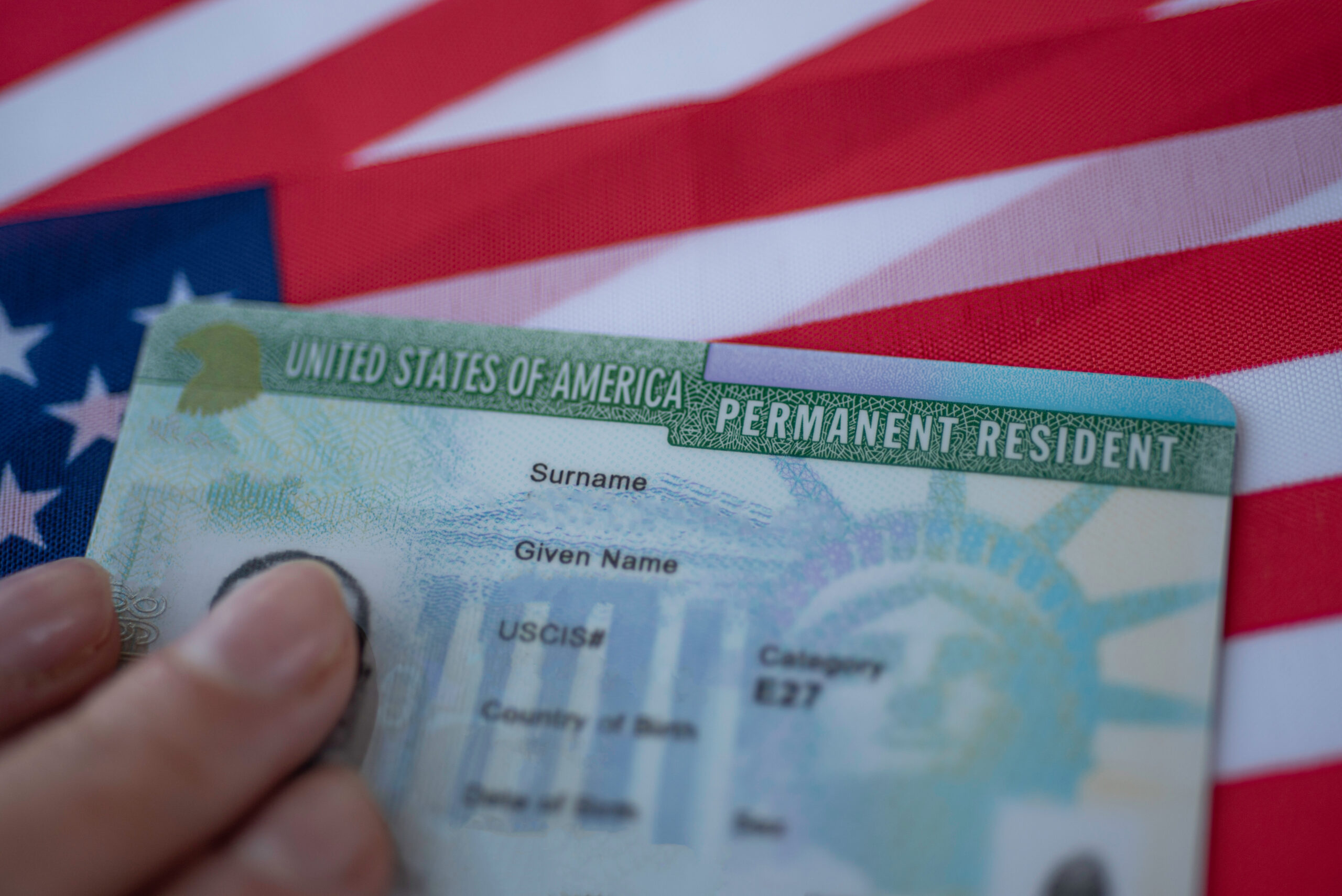 Learn the Differences Between Being a Green Card Holder and a U.S. Citizen